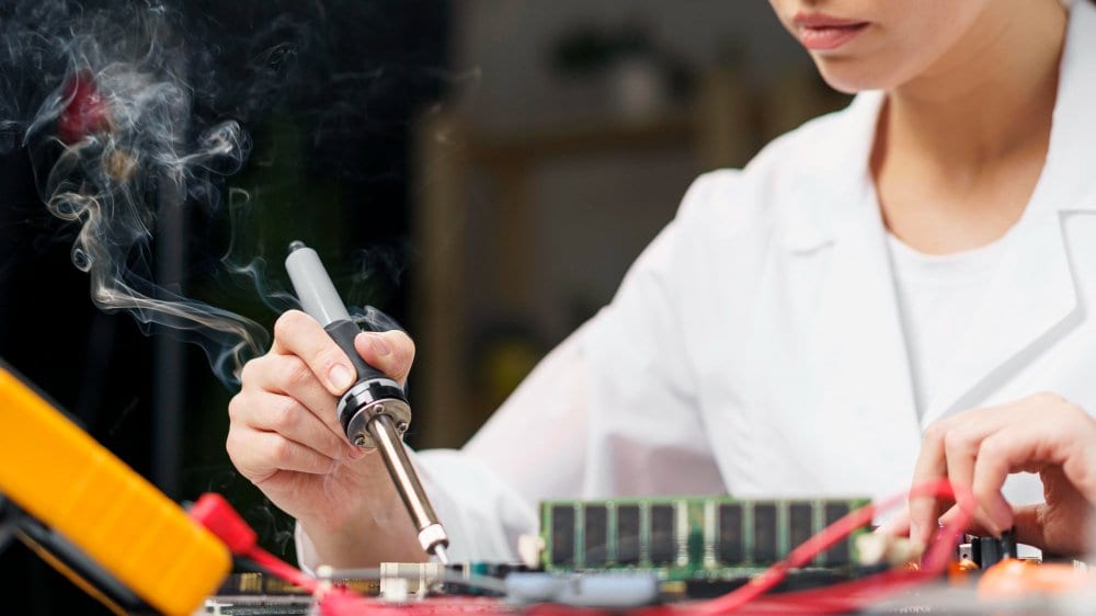 soldering-fans-vs-fume-extraction-units