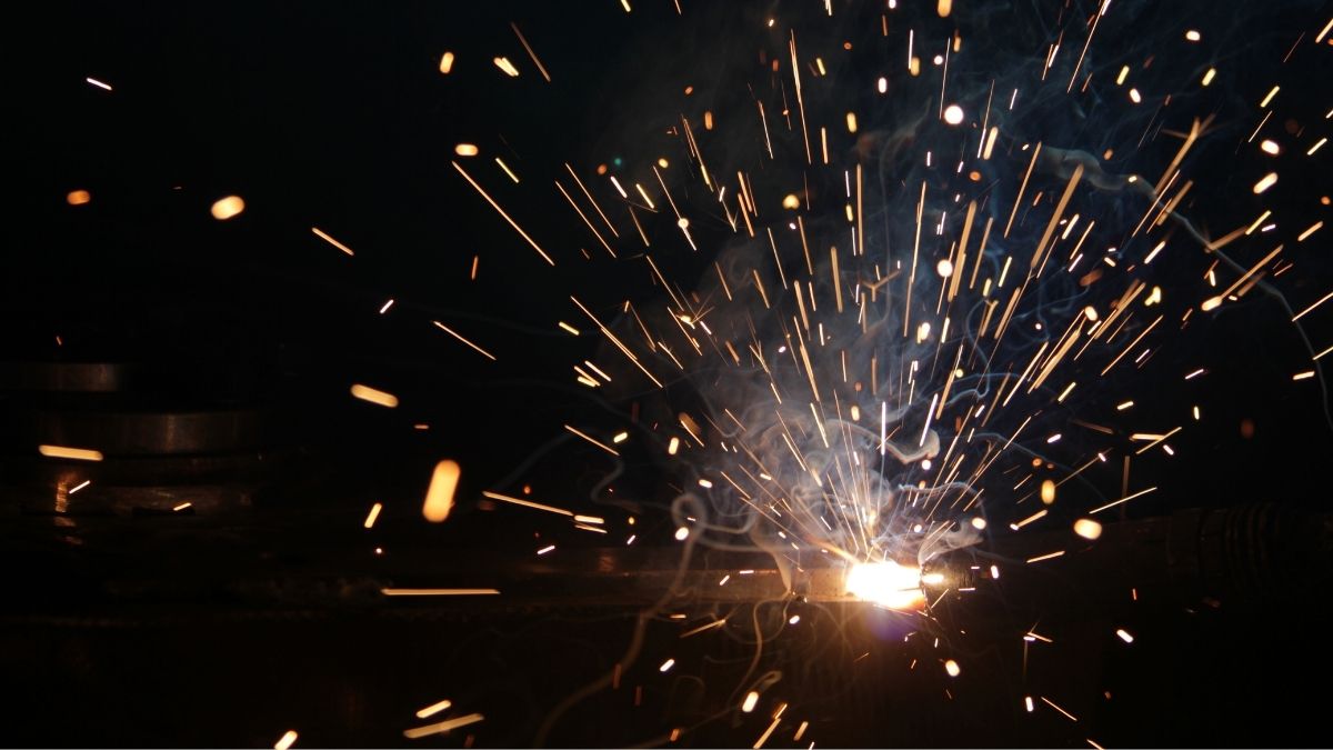 Mobile and Stationary Welding Fume Extractors: What’s the Difference?
